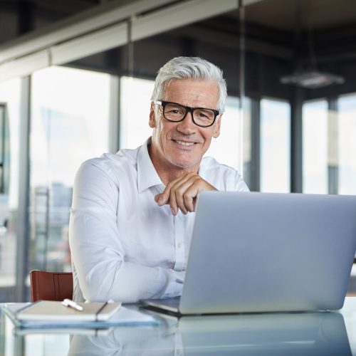 businessman-working-in-office-using-laptop-2022